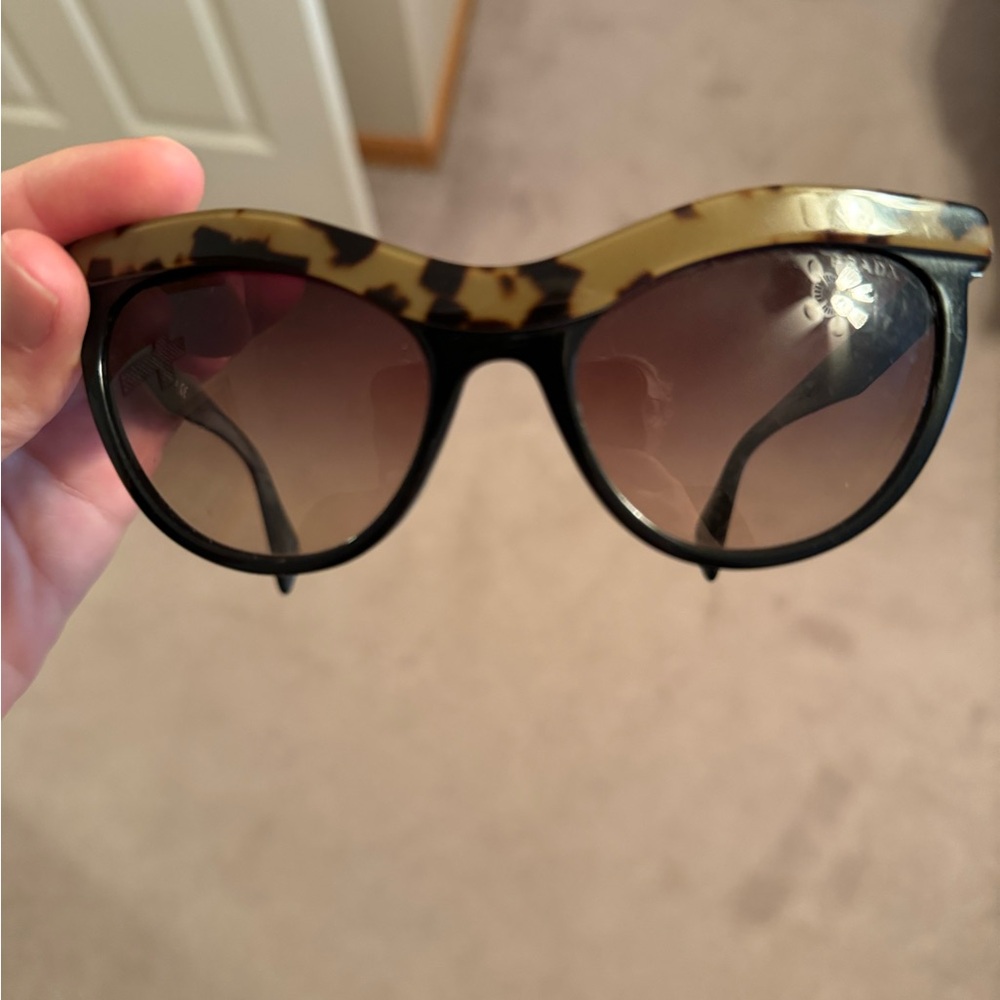 PRADA cat eye sunglasses. Tortoise and black. - Picture 7 of 8